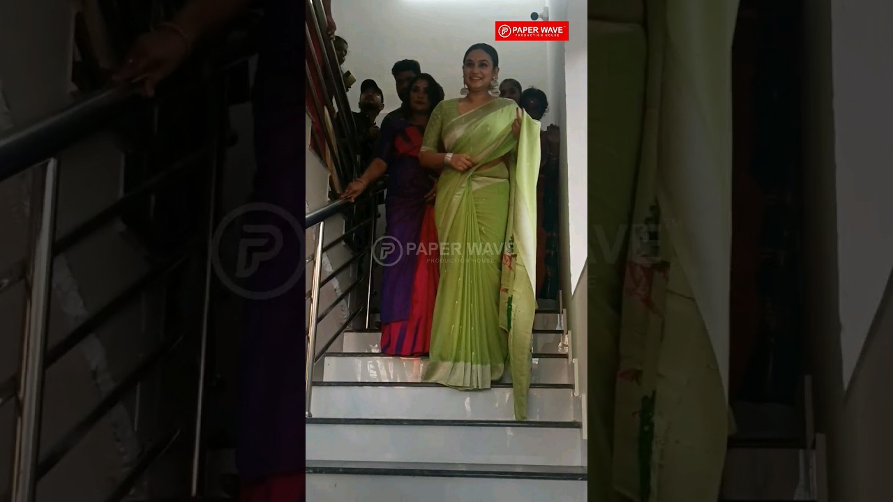 സ്റ്റെപ്പ് ഇറങ്ങി വരികയാണ് നമ്മുടെ തൃശ്ശൂരിന്റെ സുന്ദരി 😂😂 Lakshmi Nakshathra | Star Magic #trending