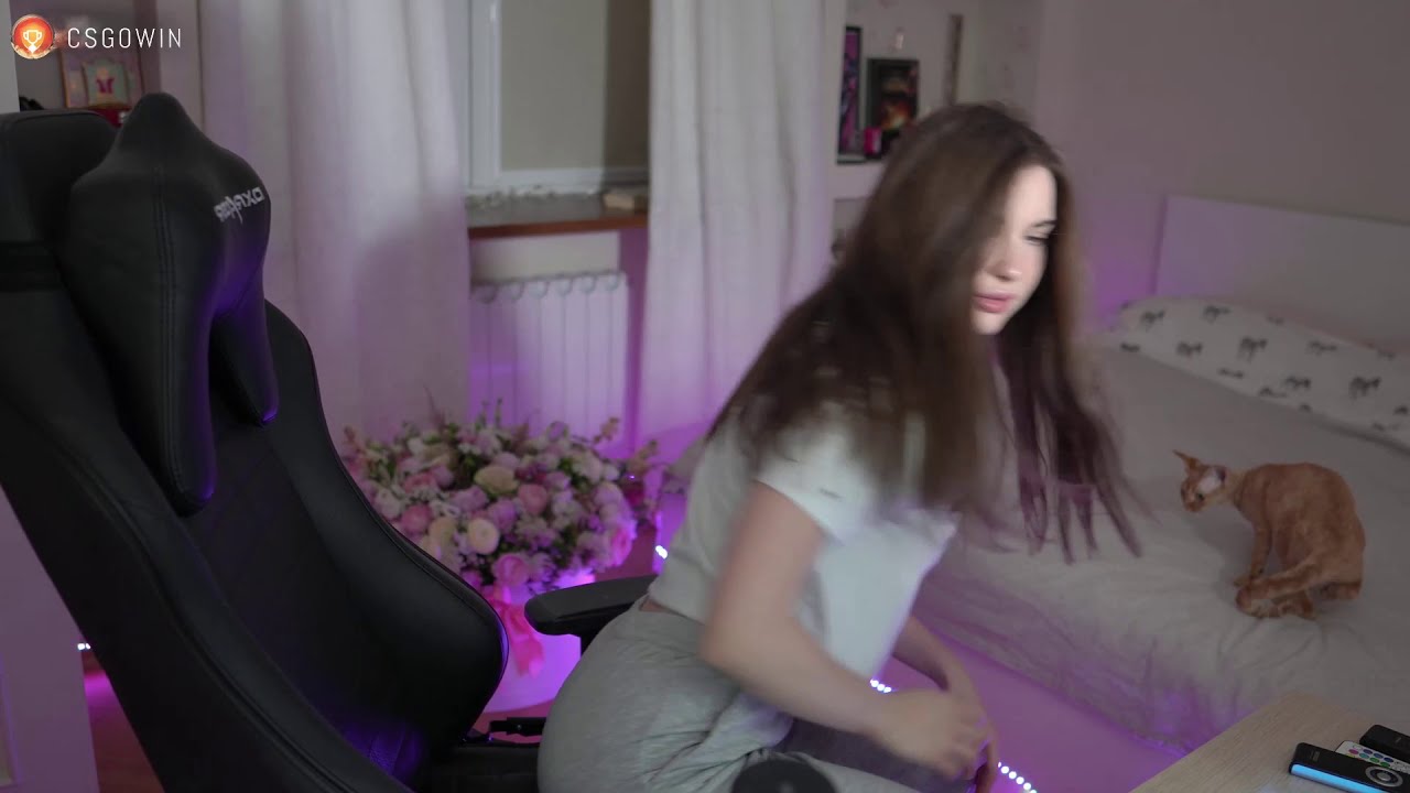 Арина спалила? / AhriNyan