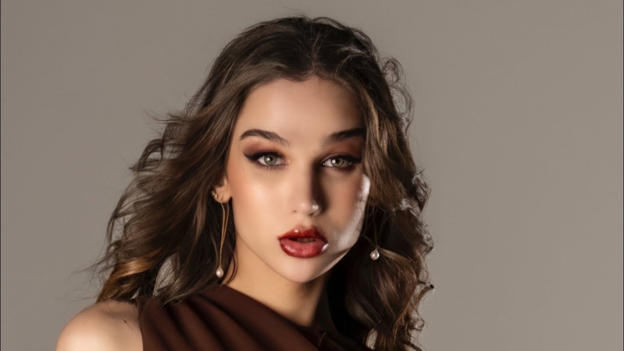 ‏من هيا اية خلف ؟ ‏وكيف أصبحت ممثلة أفلام ‏؟￼￼ ￼￼