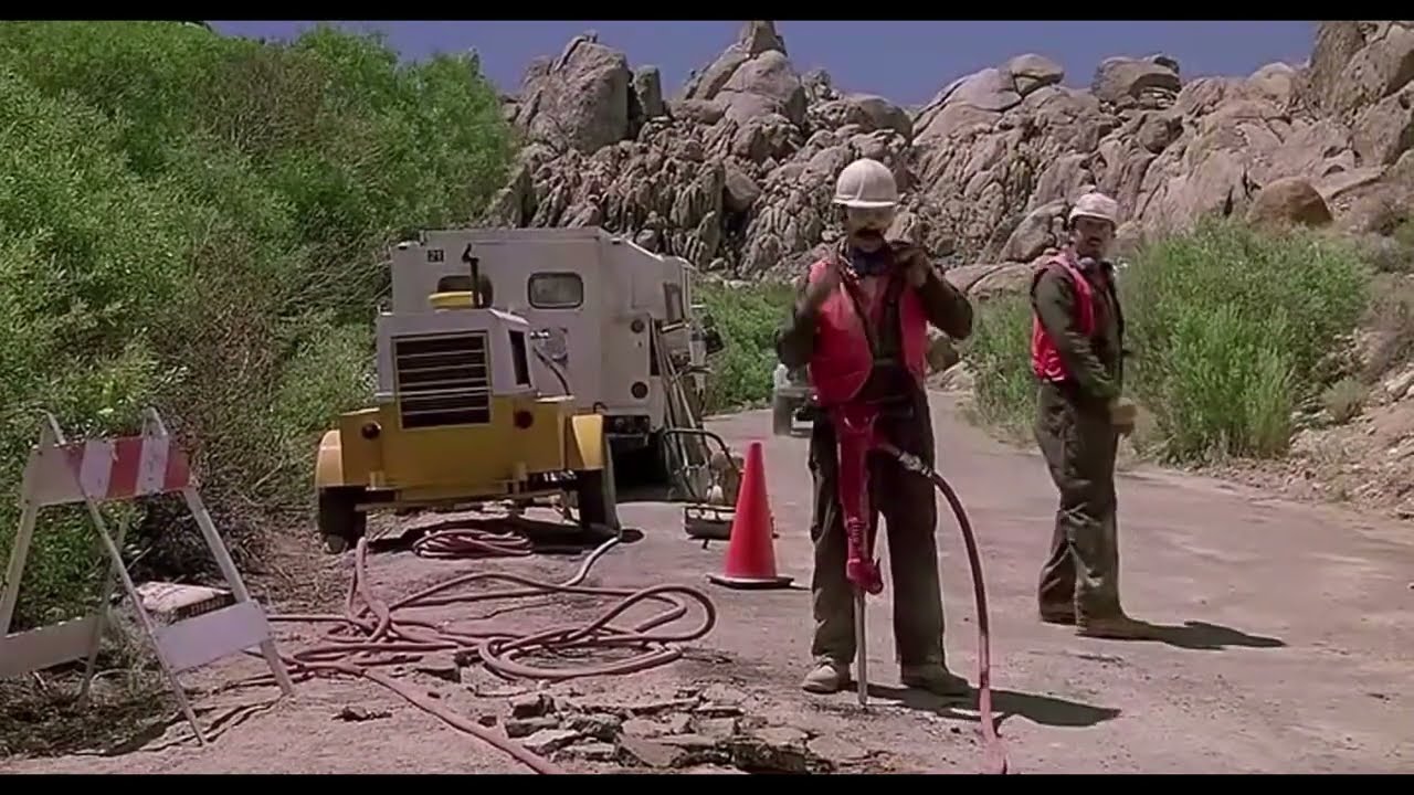 Дрожь земли 🎬 Гибель дорожных рабочих