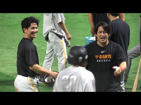 おかえり😐甲斐拓也‼️ホークス関係者に深々挨拶回り🙂栗原陵矢・山川穂高・城島健司・小久保裕紀⚾️ホークス対巨人