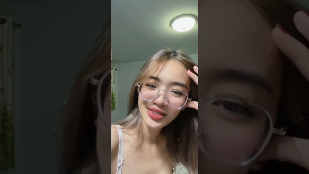 น้องยูนะ มีของดีก็ต้องโชว์ #แว่นตา #มาใหม่ #น่ารัก #สาวสวย #หุ่นดี #ล่าสุด#ทำนมสวย #ตัวเล็ก #จัดฟัน