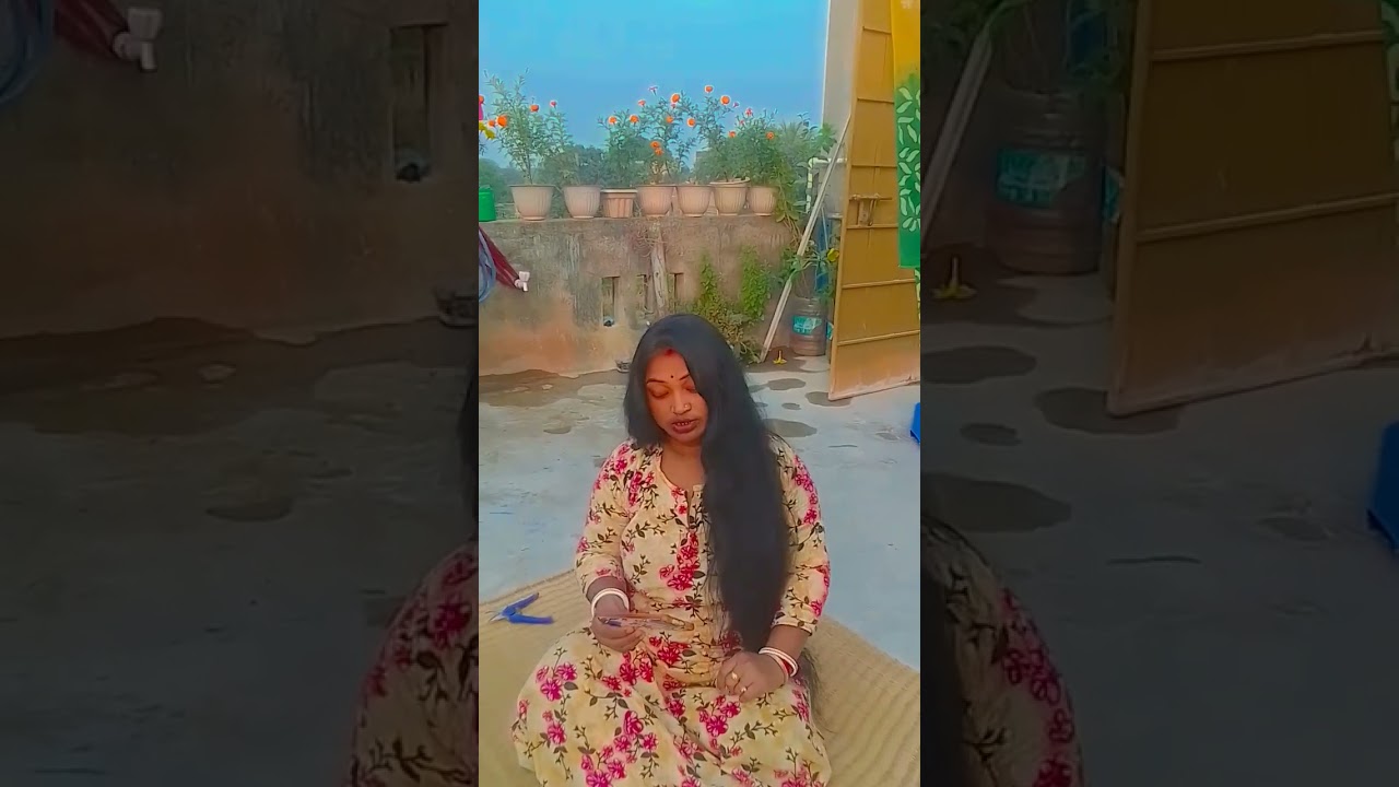 পাশের বাড়ির ভাত দেখে দেখে গোসল করে।