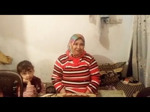 هاهيا تاني جات او جابت  معها بسبوسة  تبنن او عاود تبنن