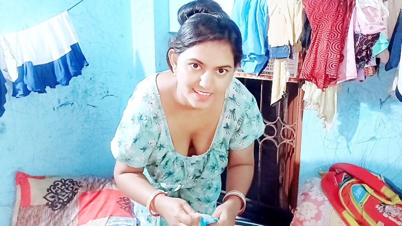 😮কাজের ব্যস্ততার জন্য আজ জামাকাপড় গুছাতে সন্ধ্যে হয়ে গেল।