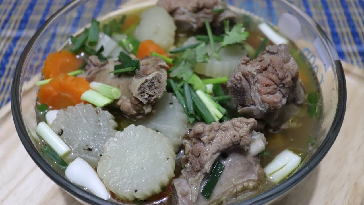 ស្ងោរស៊ុបឆ្អឹងជ្រូក - Pork Bone and Vegetable Soup | Samphos Cooking Food