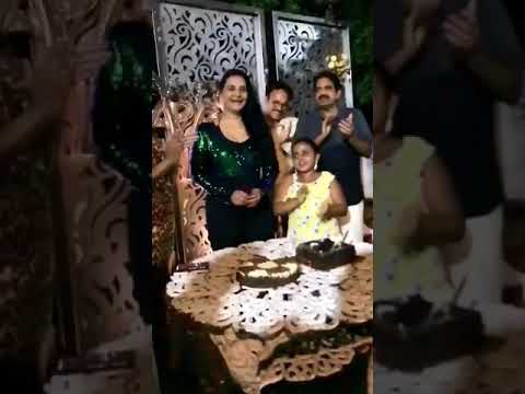 😍 apoorva aunty hot cleavage 😍.