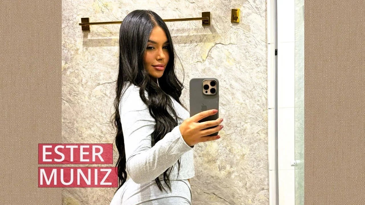 🔥 Ester Muniz: The CURVY Queen Redefining Fashion! 🌟 Age, Height, Net Worth & MORE!