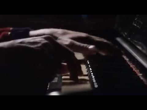 情迷 Il macellaio（1998）电影中一段弹钢琴