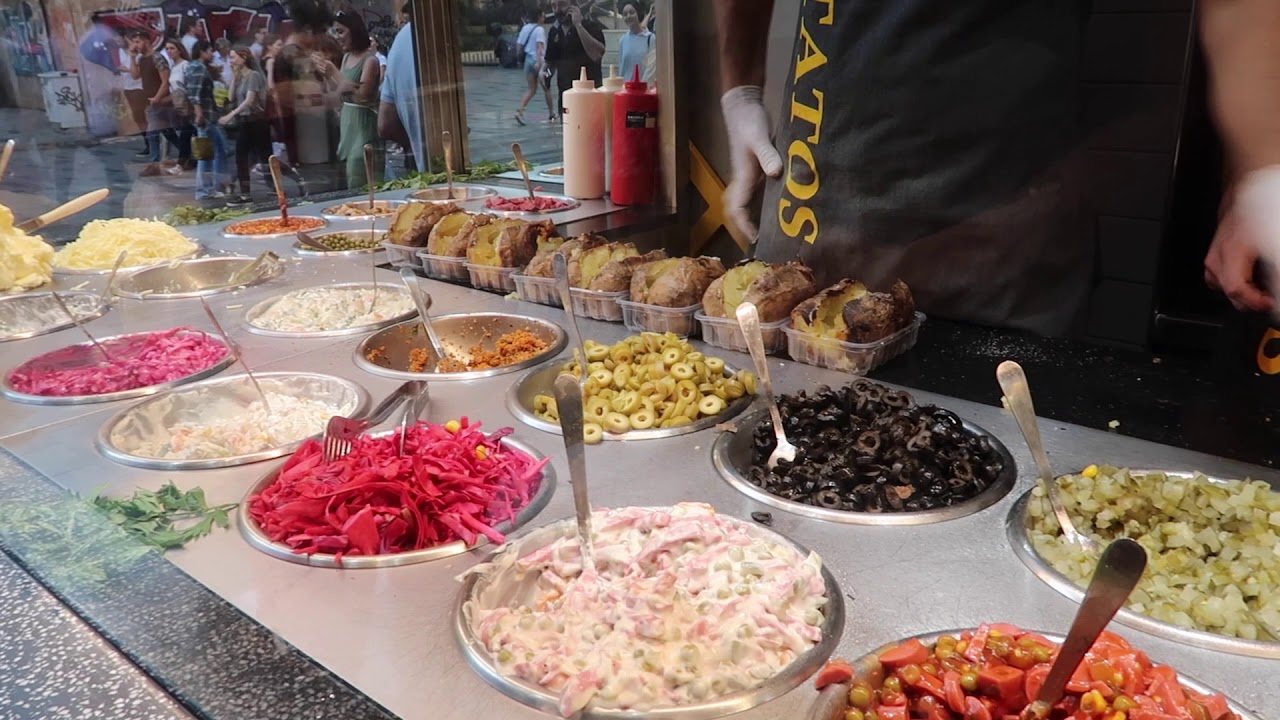 🇹🇷 Kumpir - Turkish baked potato. Must try street food in Istanbul, Turkey !