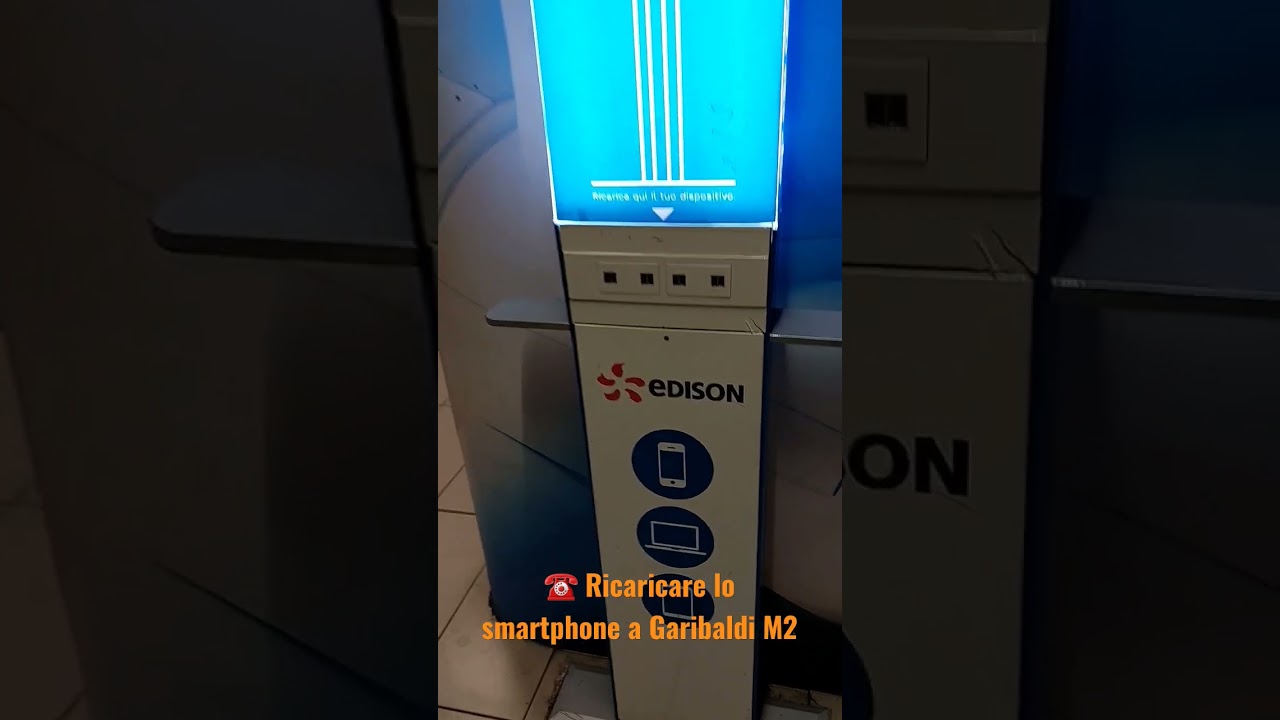 📱 Ricaricare lo smartphone in metro #shortsvideo #shortsyoutube #milano #metropolitana #m2 #ricarica