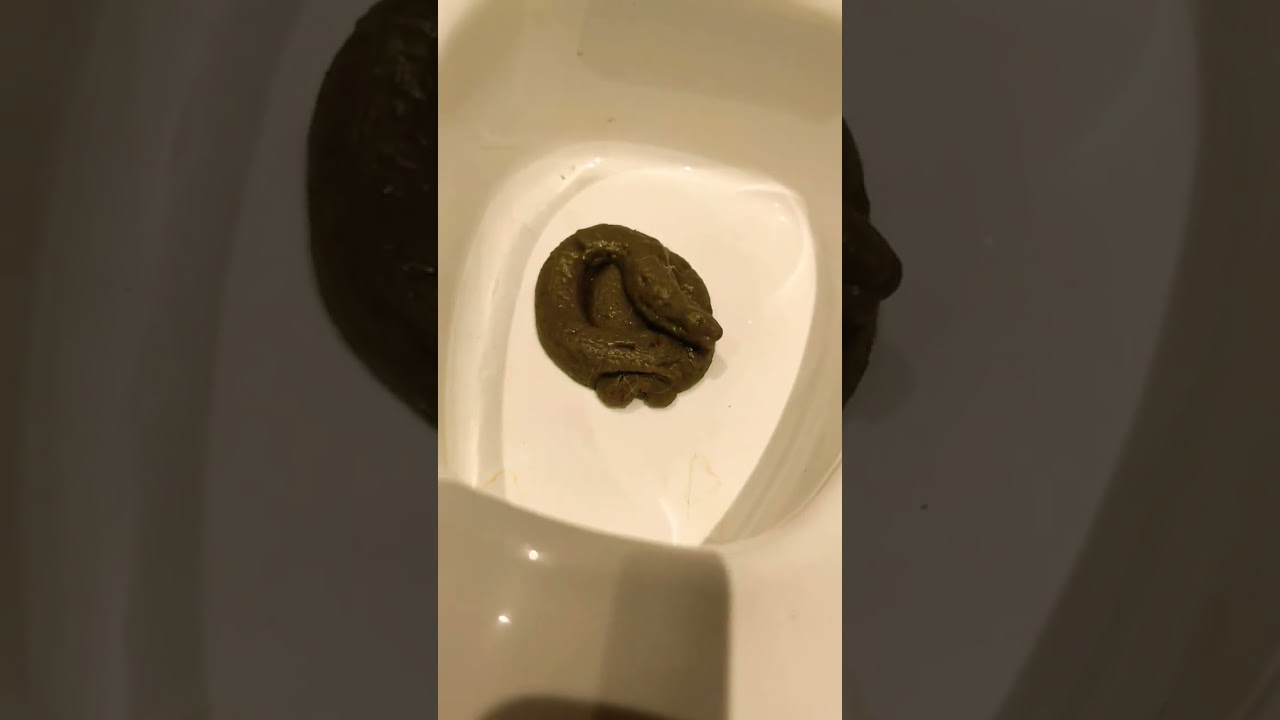 🚽🦆 Spiderman cleans the toilet after Spiderduck! 🦆🚽 #giveityourbestshort