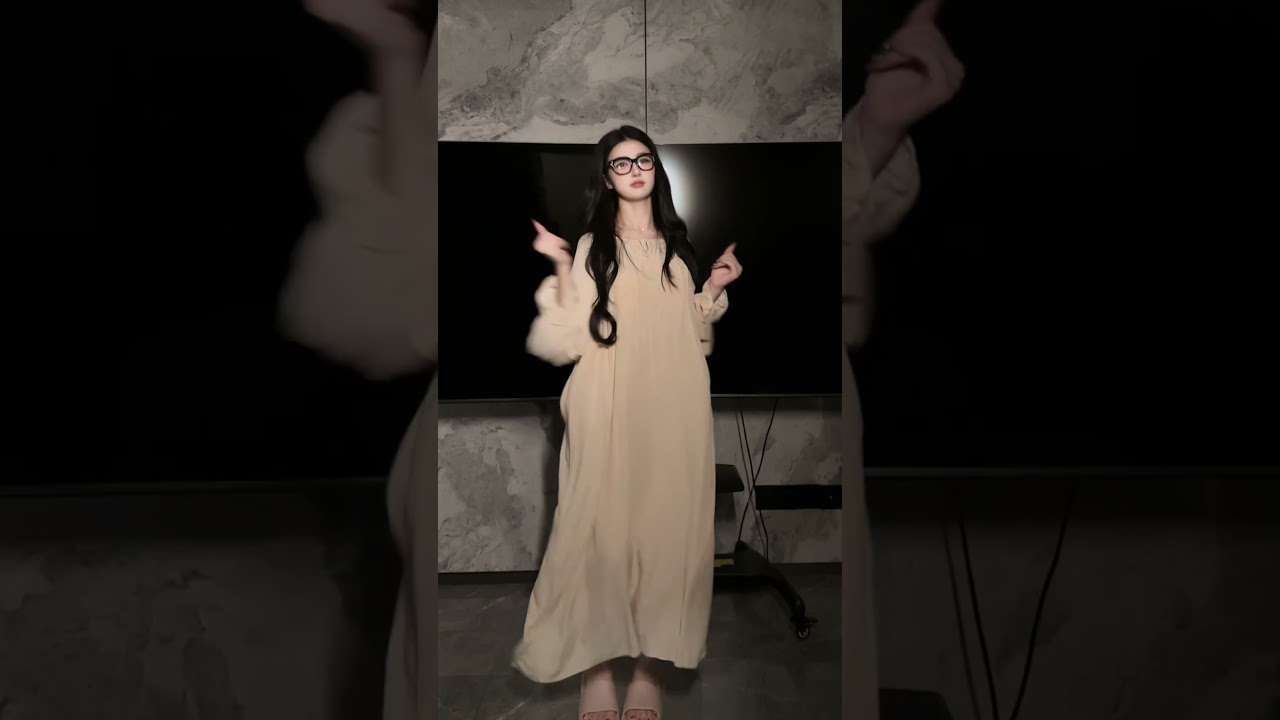 🔥 Stunning Dance Cover by Beautiful Chinese Girl #1325 | Batte forte (Vanni G Remix) 🔥