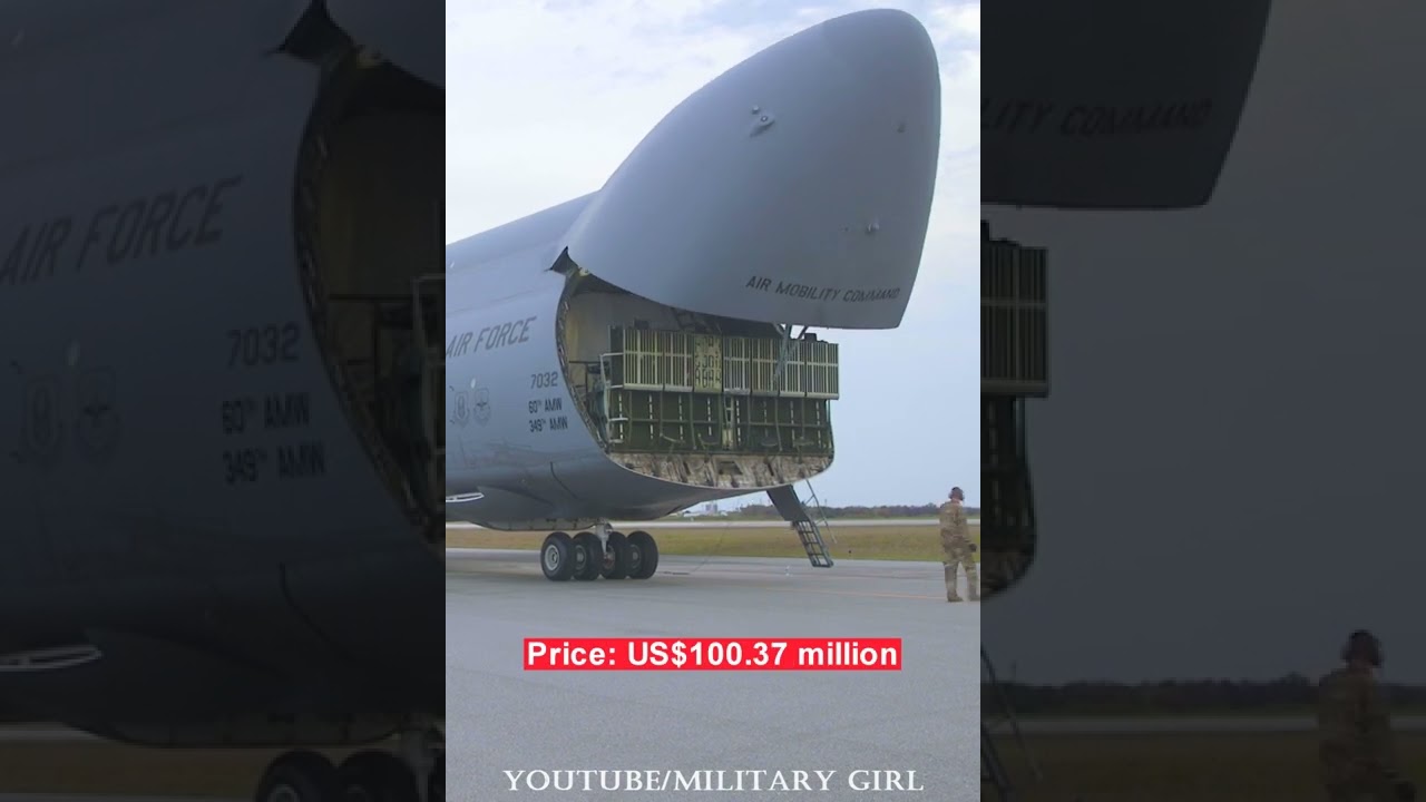 😳 The big plane opens its mouth ✈️ #Shorts