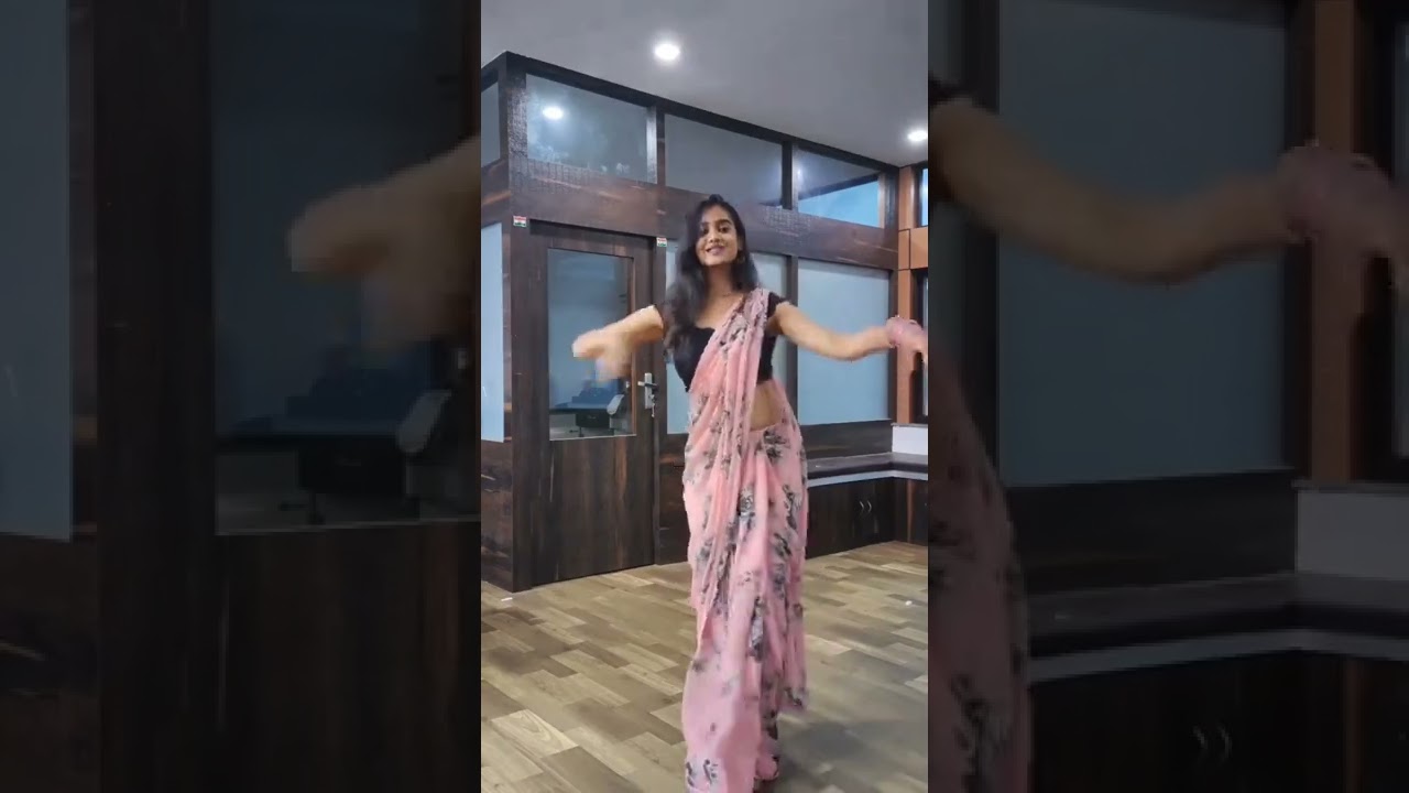 அல்வா! What a physique 🔥 #varisu #kcr #trendingreels #instareels #sexy #saree #navel #cleavage #hot