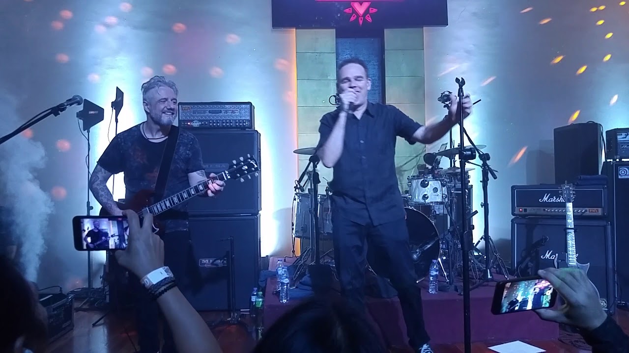 16. Harem Scarem- Something to Say (Live at Johnny B Good)