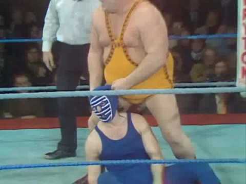 1975 BIG DADDY REMOVES MASK OF KENDO NAGASAKI