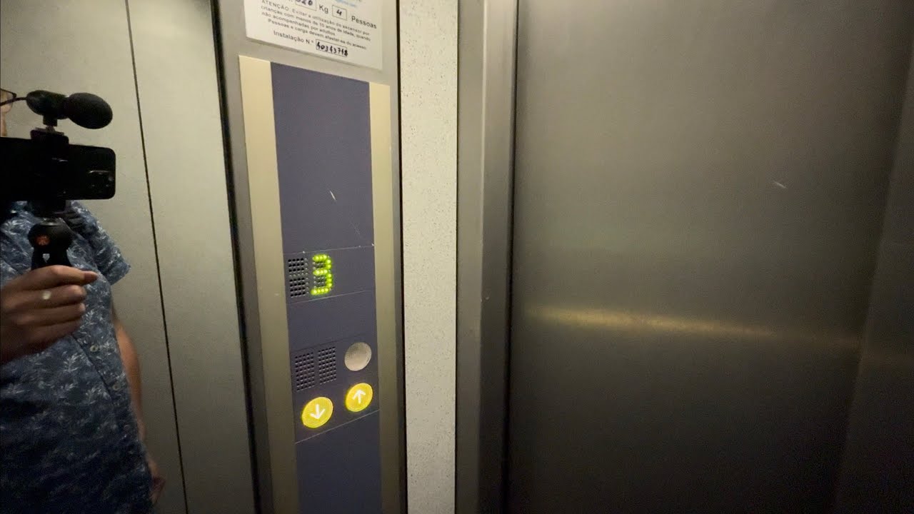 1995 Schindler Hydraulic Elevator @ Rua Dos Ferreiros 40, Funchal, Portugal.