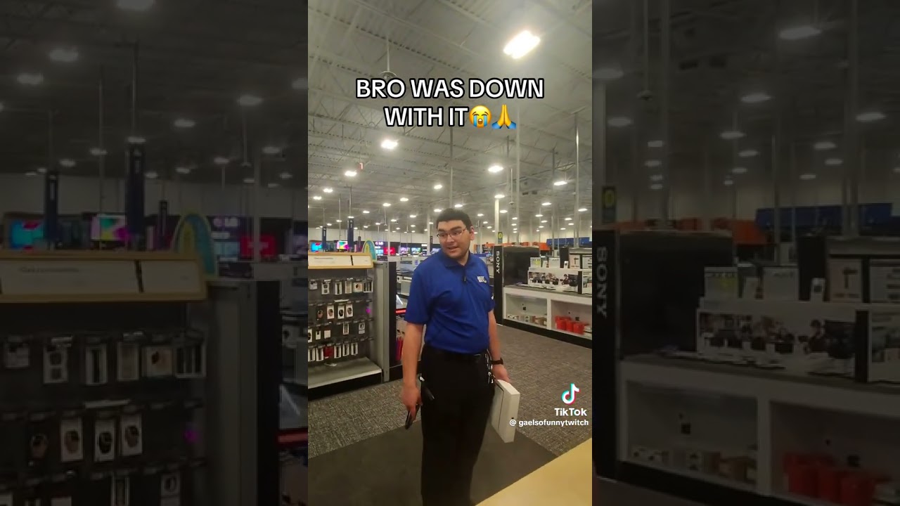 2 Best Buy employees kissing PRANK🤣🤣#bestbuy #employees #pranks #tiktok #gay#funny #trending #fyp