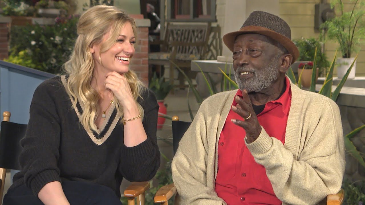 2 Broke Girls Reunion! Garrett Morris and Beth Behrs on The Neighborhood (Exclusive)
