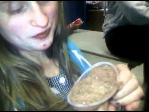 2 girls 1 cup.3GP