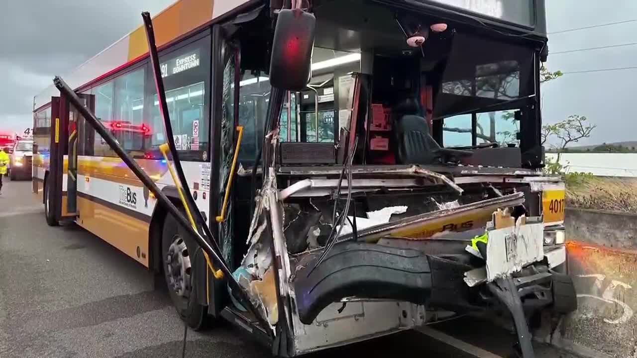 20 injured in major crash involving city bus near Honolulu airport