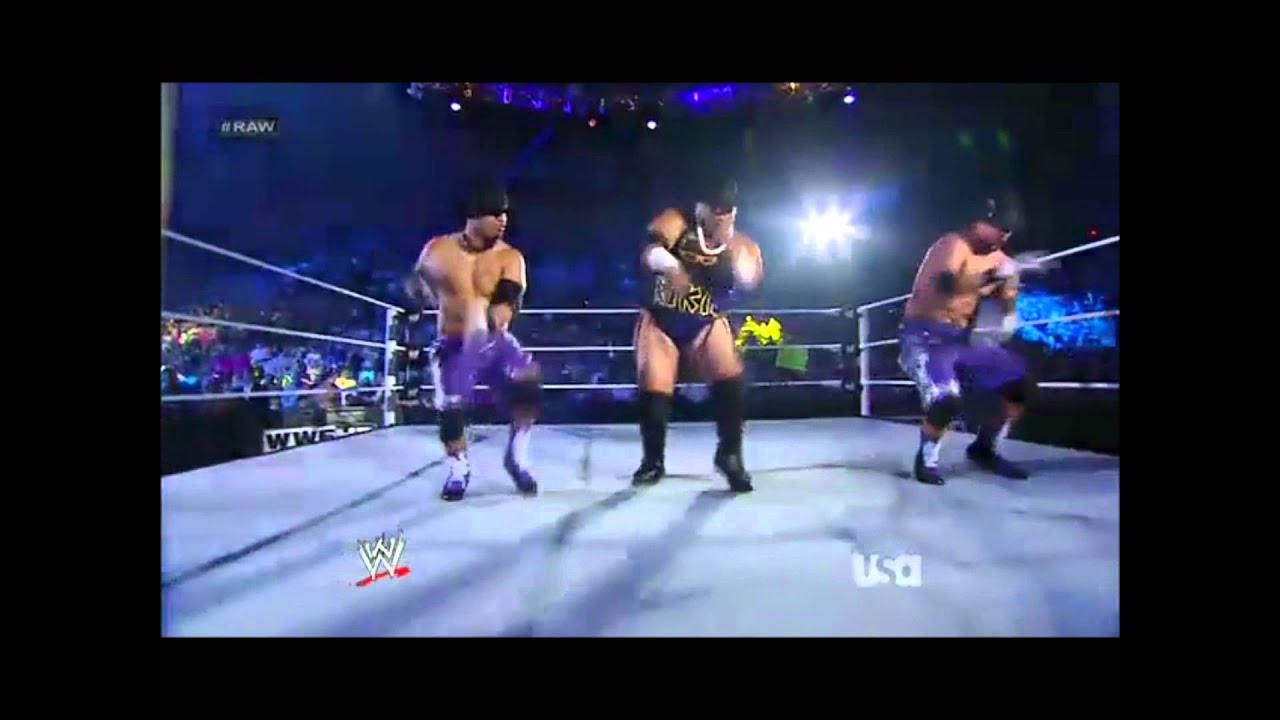 2012: Rikishi returns on RAW and dances with The Usos [16.07.2012] ᴴᴰ