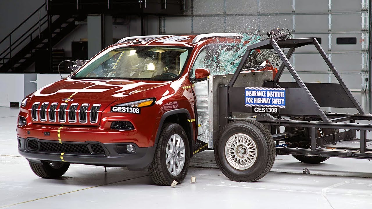 2014 Jeep Cherokee side IIHS crash test