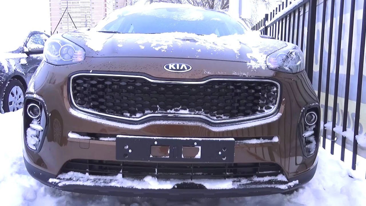 2016 Kia Sportage. Start Up, Engine, and In Depth Tour.