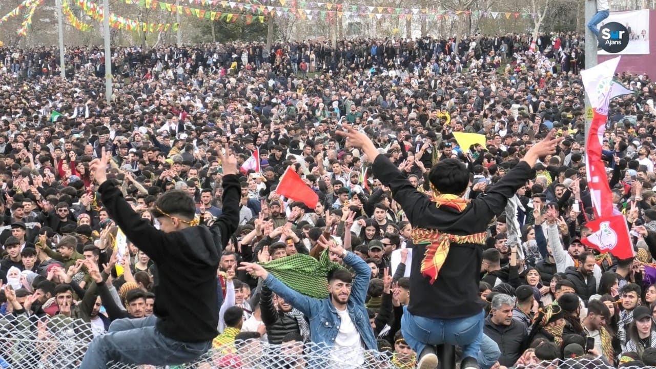 2025 coşkulu Diyarbakır Newroz'u