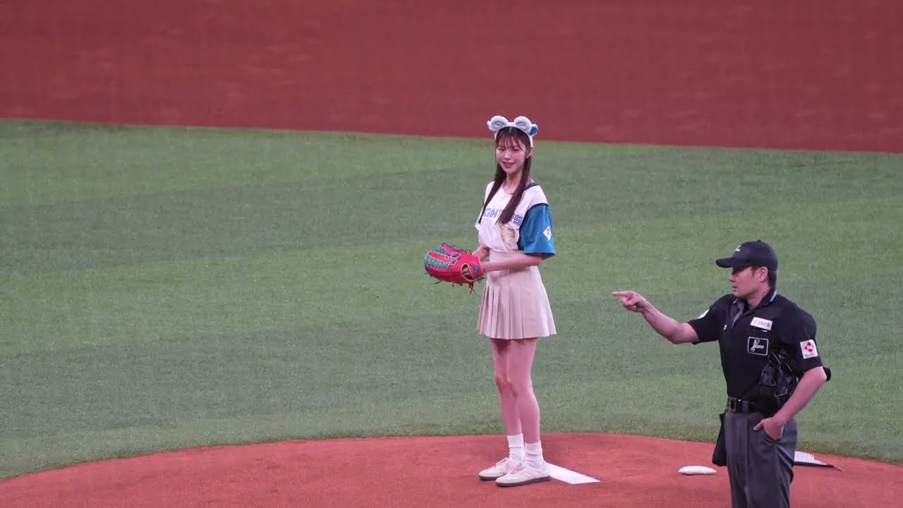 モデルの鈴木ゆうかさん始球式　2025.6.14(土) ｴｽｺﾝﾌｨｰﾙﾄﾞ北海道