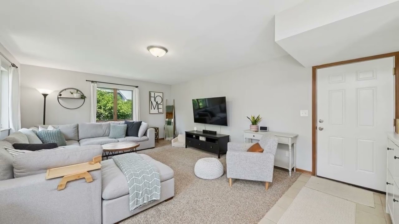 2225 West Weathersfield Way, Schaumburg, IL 60193