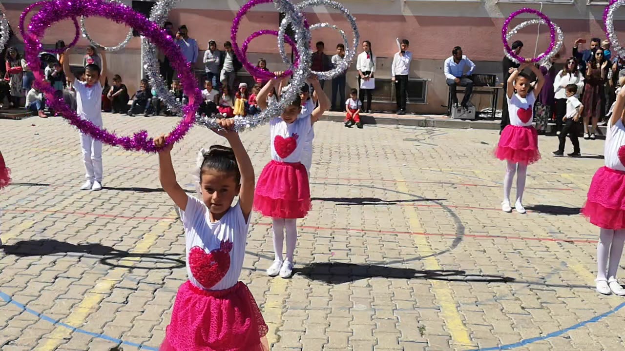 23 Nisan Hulahop Dansı