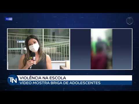 26/08/21 Vídeo mostra briga de adolescentes em escola