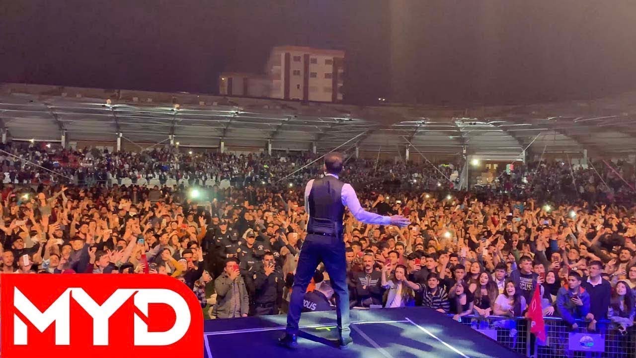 29 Ekim Cumhuriyet Bayramı Mustafa Yıldızdoğan Konseri alana Giriş anı