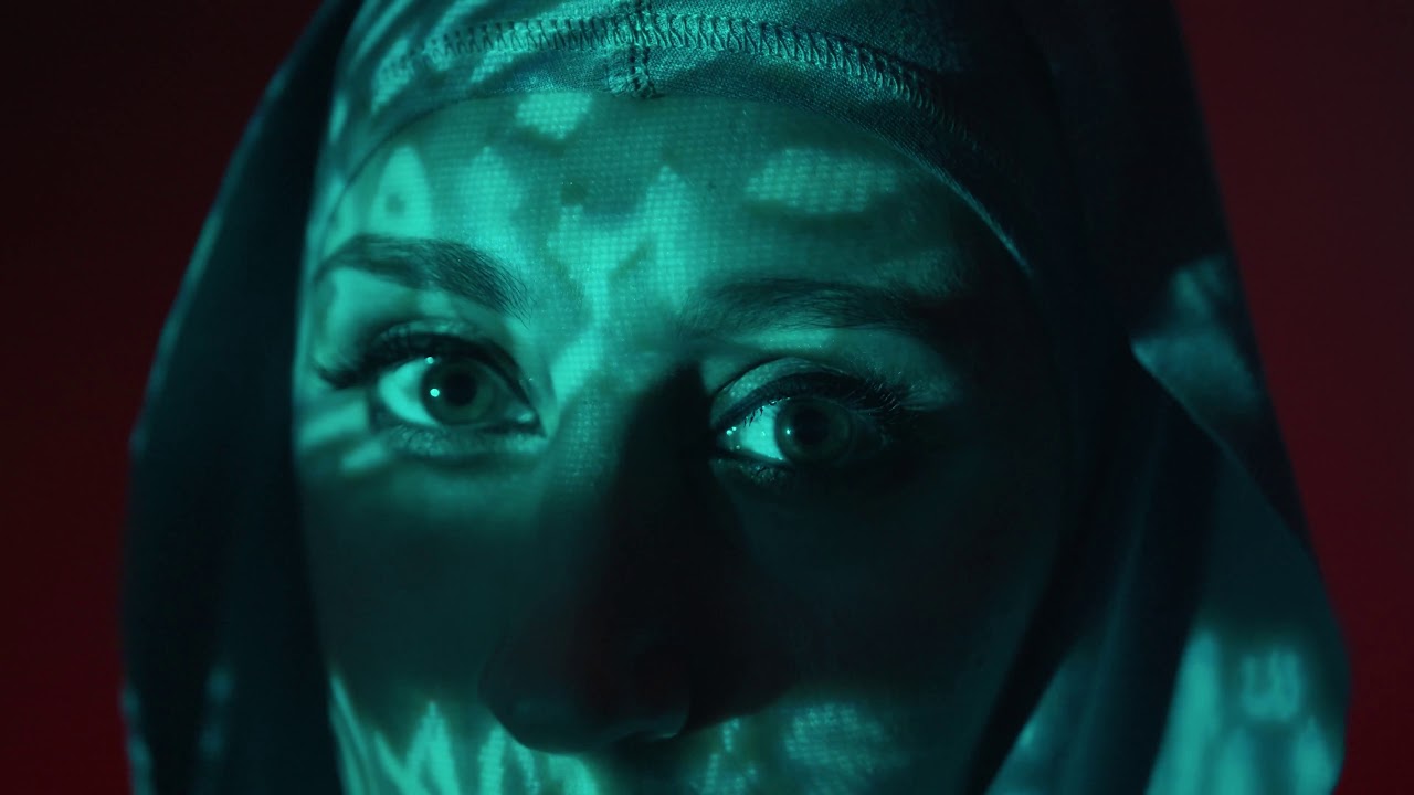 4K Ücretsiz Stok Video İndir - Başörtülü Kadın Görüntüsü 3