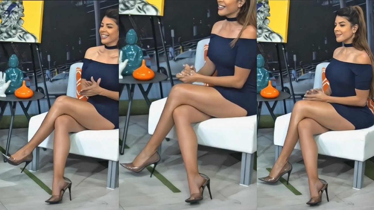 4K Kerly - Hot Legs in Brown Heels