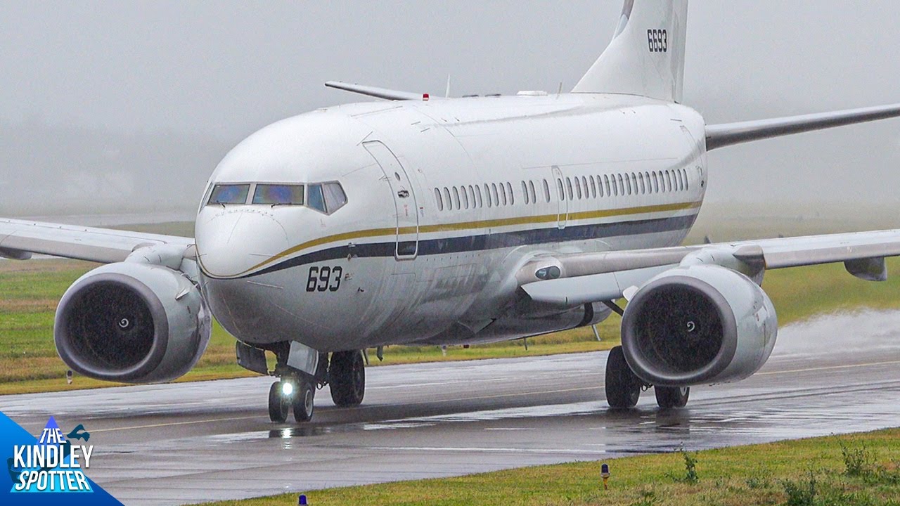 (4K) US Navy C-40A Clipper Rainy Arrival & Take-off from Bermuda with LIVE ATC