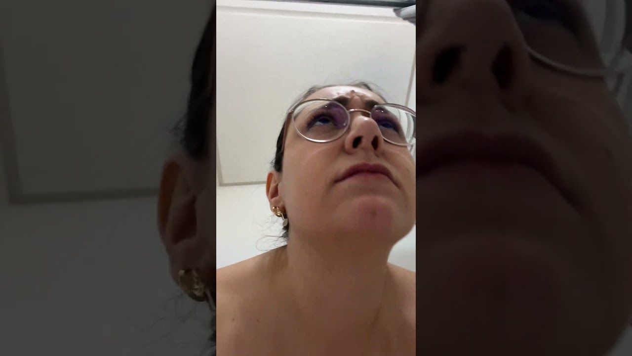 A MINHA NAMORADA QUANDO EU DERRBO O SABONETE NO CHÃO - #shorts