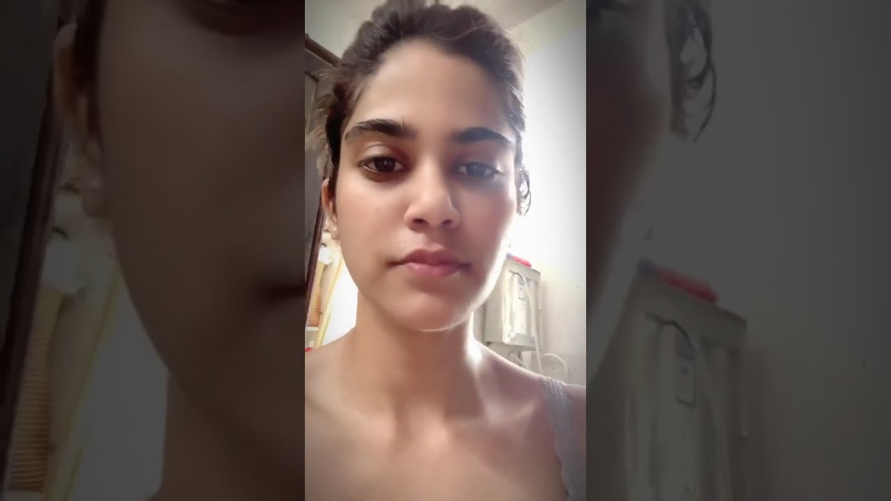 Aaditi pohankar hot show cleavage