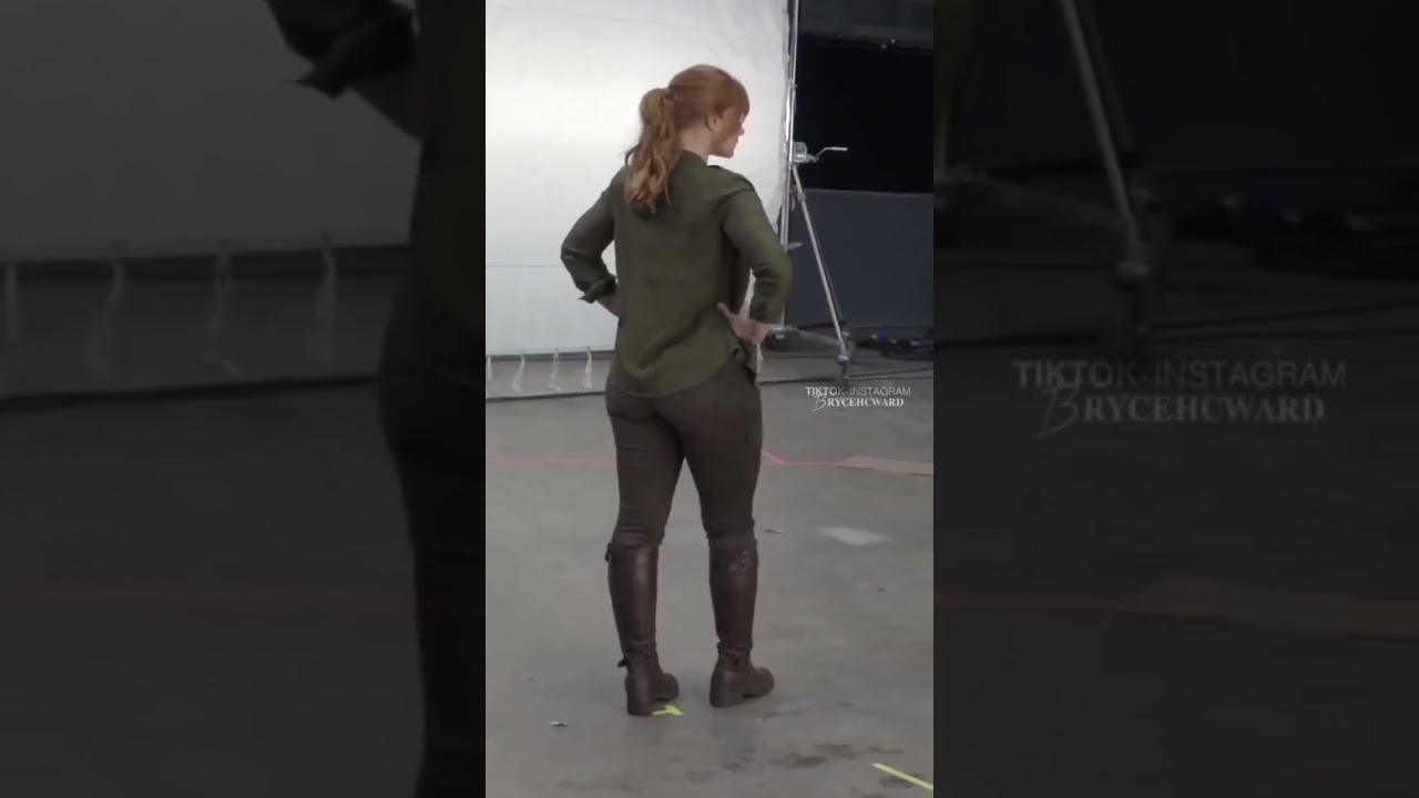 Actress : @brycedhoward . . Tags. . #bryceda#brycedallashoward #clairedearing #jurassicworld