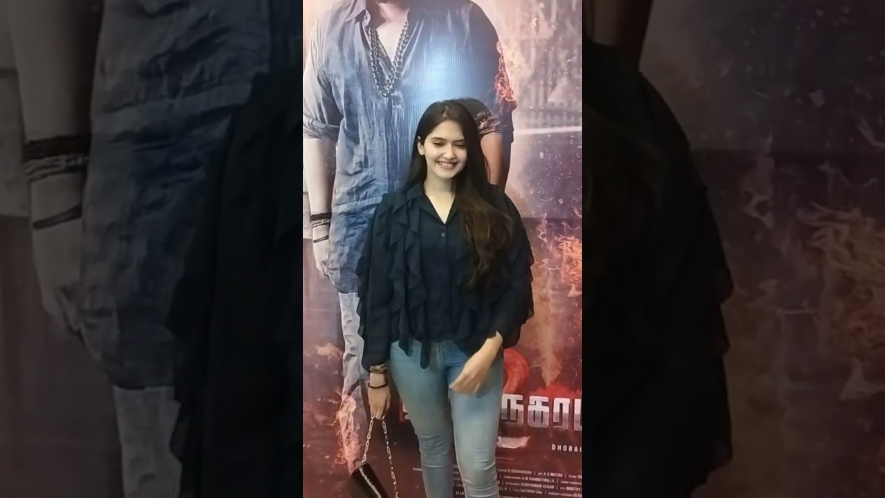 Actress Aayira Entry With Cute Smile at Thalainagaram 2 Audio & Trailer Launch | Sundar C | Dhorai