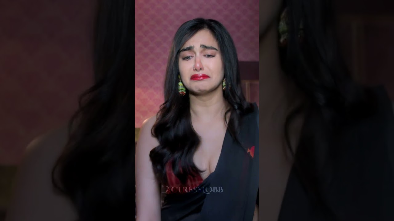 Adah Sharma  | Sunflower | 4k vertical CloseUp | #adahsharma #sunflower #vertical