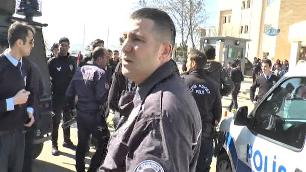 Adliye Karıştı: 3’ü Polis, 6 Yaralı