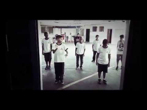 Adolescente Dançando Hip Hop