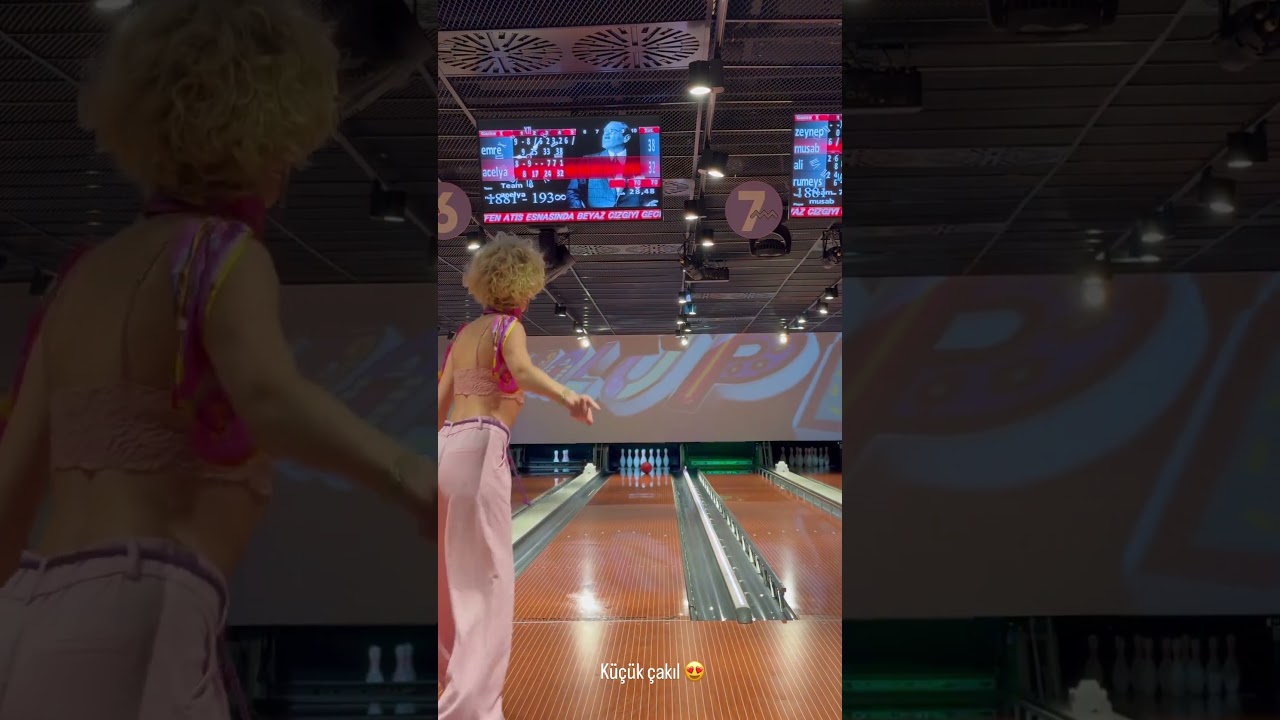 Açelya Topaloğlu'nun bowling başarısı ve muhteşem dansı
