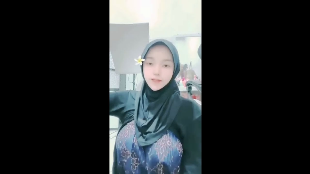 Afifah Alazam live hot video - sexy hijab girl live video