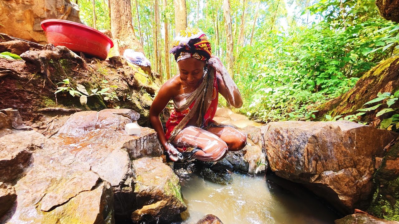 #africanvillage  life outdoor bathing in kisii village
