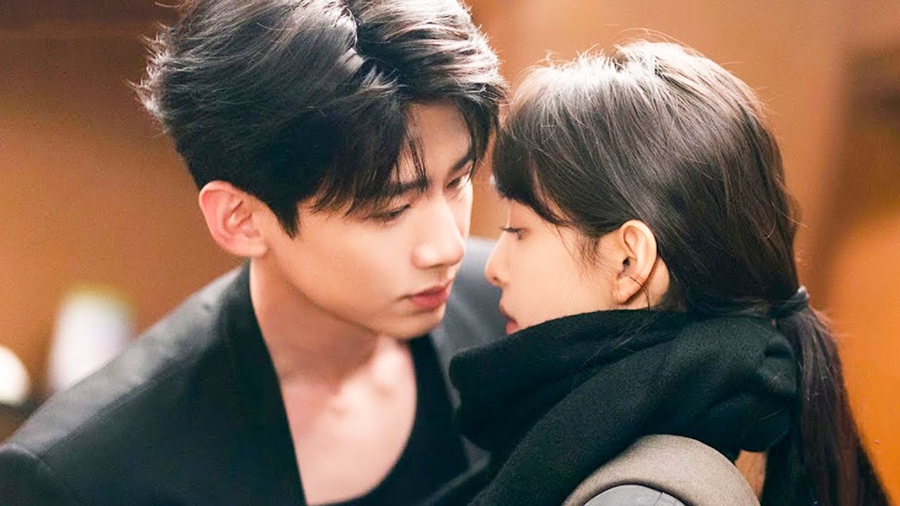 After six years apart, the billionaire CEO still falls in love with her at first sight！💖Movie