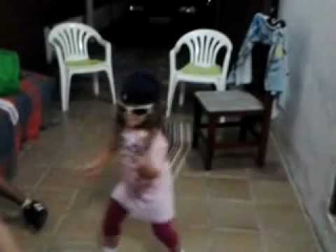 agatha dançando funk
